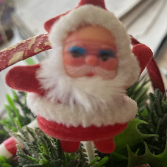 Vintage Christmas Basket With Flocked Santa - Picture 7 of 9